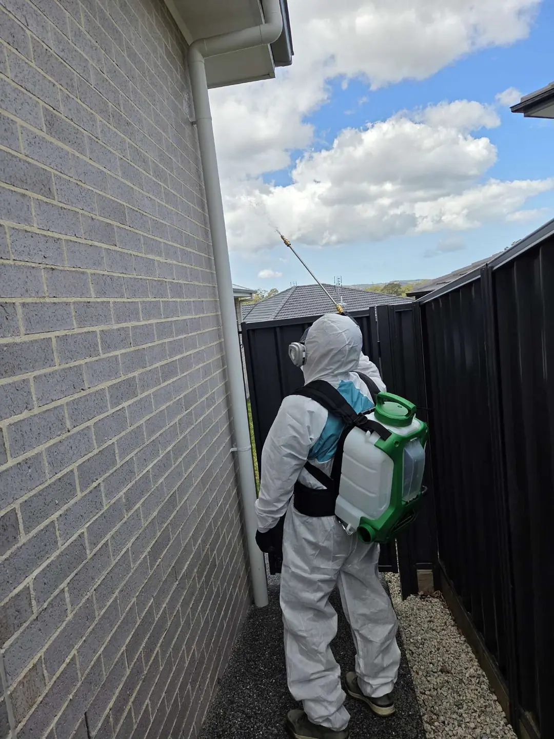 Treating a side passage between a house and its fence